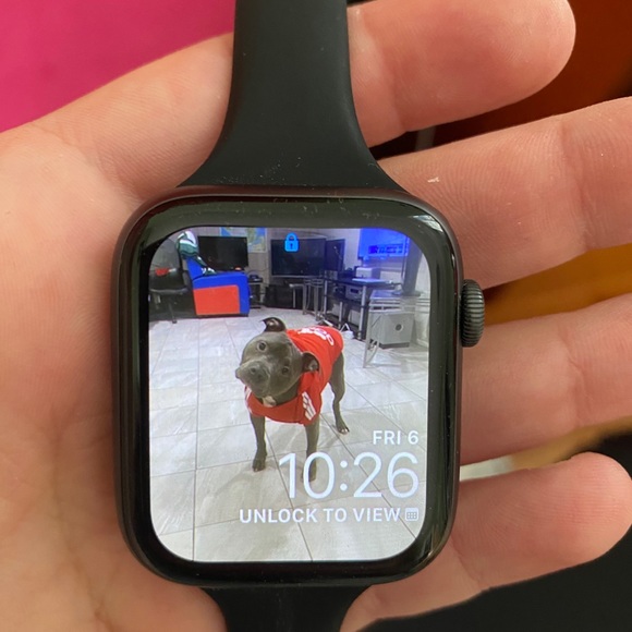 Apple Watch Series 4 - GPS + Cellular/ *MUST HAVE* - Picture 1 of 6